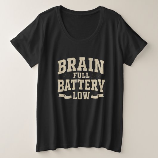 バッテリー満タンでも電圧低下 ビンテージ風のタイポグラフィ プラスサイズTシャツ (デザイン正面)