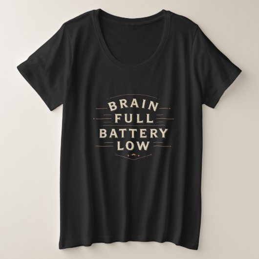 バッテリー満タンでも電圧低下 ビンテージ風タイポグラフィ プラスサイズTシャツ (デザイン正面)