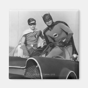 バットモバイルに立つロビンとバットマン マグネット