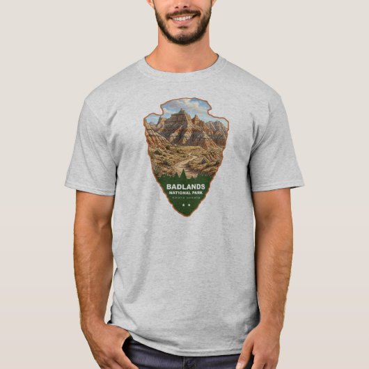 バッドランズ国立公園の矢じり Tシャツ (正面)