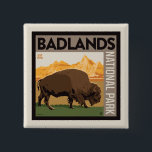 バッドランズ国立公園 | Buffalo 缶バッジ<br><div class="desc">アンダーソンデザイングループは、テネシー州ナッシュビルにある受賞歴のあるイラストレーションデザイン会社である。創始者のジョエル・アンダーソンは、才能あるアーティストのチームに対し、1920年代から1960年代までのクラシックヴィンテージのプリントに似たオリジナルポスターアートを制作するよう指示す広告る。</div>