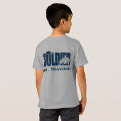 バッファローの兵士のラクロスの子供のTシャツのデザイン2 Tシャツ (裏面フル)