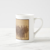 バッファローの戦士：アメリカの黒い戦闘騎兵 ボーンチャイナマグカップ (右)