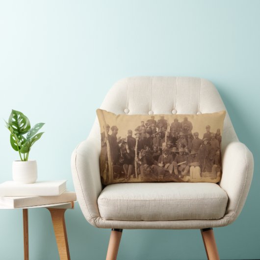 バッファローの戦士：アメリカの黒い戦闘騎兵 ランバークッション (椅子)