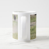 バッファローの移動、写真、カスタマイズ文字 ジャンボコーヒーマグカップ (裏面)