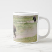 バッファローの移動、写真、カスタマイズ文字 ジャンボコーヒーマグカップ (右)