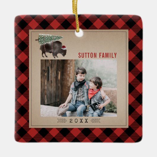 バッファローバイソンクリスマスツリーレッドプレイド写真 セラミックオーナメント (正面)