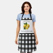 バッファローパーソナライズされたプレイド水彩レモンイエロー エプロン (着用した状態)
