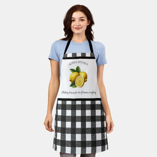 バッファローパーソナライズされたプレイド水彩レモンイエロー エプロン (着用した状態)