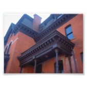 バッファロービクトリアンの木造トリム付きレンガ造りの家 フォトプリント            (正面)