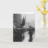 "バッファロー"兵士が色を返す – 1919 カード (黄色い花)