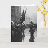 "バッファロー"兵士が色を返す – 1919 カード (黄色い花)