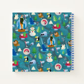 バディ小妖精や小人とキャラクターティール（緑がかった色）パターン ノートブック (裏面)