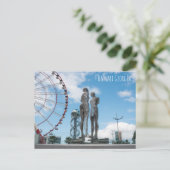 バトゥミ市グルジア。アリとニノの像 ポストカード (スタンド正面)