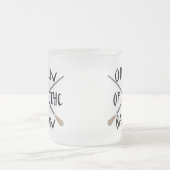 バトンのコンダクターのギフトのおもしろいな女王 フロストグラスマグカップ (中央)