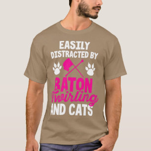 バトンの回転や猫に気を取られやすい Tシャツ