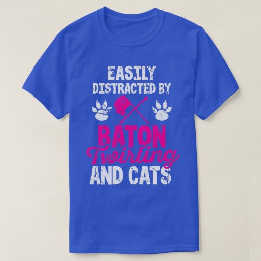 バトンの絡み合いと猫に簡単に気を取られる1 Tシャツ (デザイン正面)