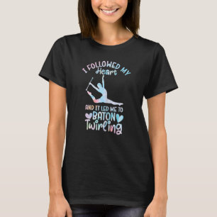 バトントワイラーマジョレットトワイリングガールダンスバトン Tシャツ
