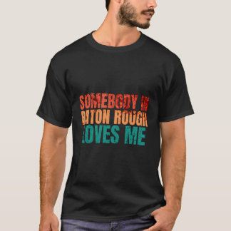 バトンラフの誰かが私を愛するレトロおもしろいパン Tシャツ