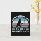 バドミントンの古い選手のシャトルを決して過小評価しない カード (黄色い花)