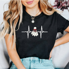 バドミントンの鼓動とシャトル Tシャツ