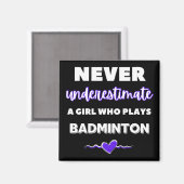 バドミントンをする女の子を決して過小評価しな遊い。 マグネット (正面/裏面)