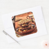バナナとキャラメルを添えたチョコレートパンケーキ スクエアシール (封筒)
