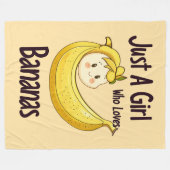 バナナの果物好きが大好きな、かわいい女の子 フリースブランケット (正面(横))
