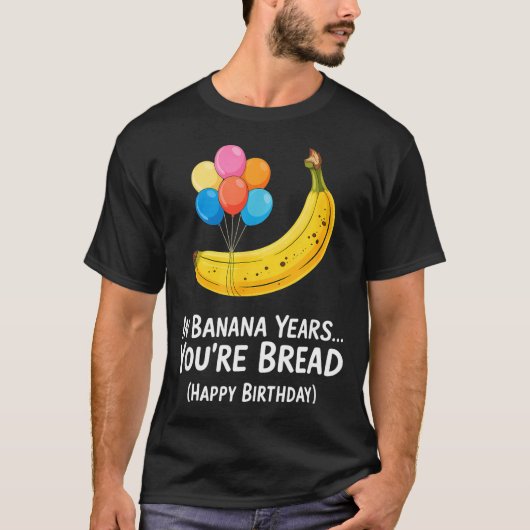バナナの歳月を重ねて... パンに囲まれて お誕生日おめでとう _1  Tシャツ (正面)