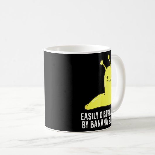 バナナスラグシャツに気を取られる コーヒーマグカップ (正面右)