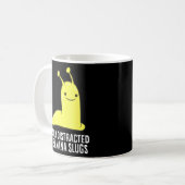 バナナスラグシャツに気を取られる コーヒーマグカップ (正面左)