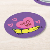 バナナ·文字·ミー·バレンタインが横になって笑う ラウンドペーパーコースター (アングル)