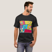 バナーを掲げるおとぎ話の妖精 Tシャツ (正面フル)