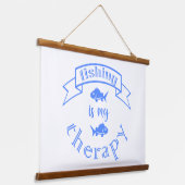 バナーリボン引用文魚釣りはセラピー 吊り下げ型タペストリー (傾斜あり)