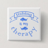 バナーリボン引用文魚釣りはセラピー 缶バッジ (正面)