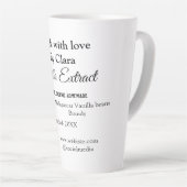 バニラエキス自家製の材料を加える重量デ カフェラテマグ (右アングル)