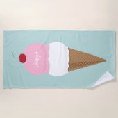 バニラ&ストロベリーアイスクリームコーンの名前と色 ビーチタオル (正面)