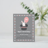 バニーおよび気球の子供の魔法のテーマの誕生会 招待状 (スタンド正面)