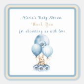 バニーがバスケットブルーの男の赤ちゃんシャワー スクエアシール (正面)