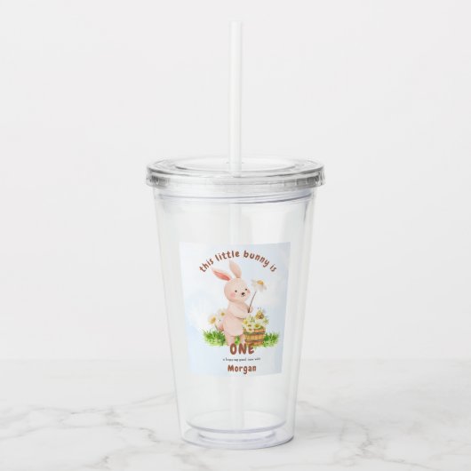バニーが1つの可愛いベビーうさぎ1歳の誕生日を回している アクリルタンブラー (正面)