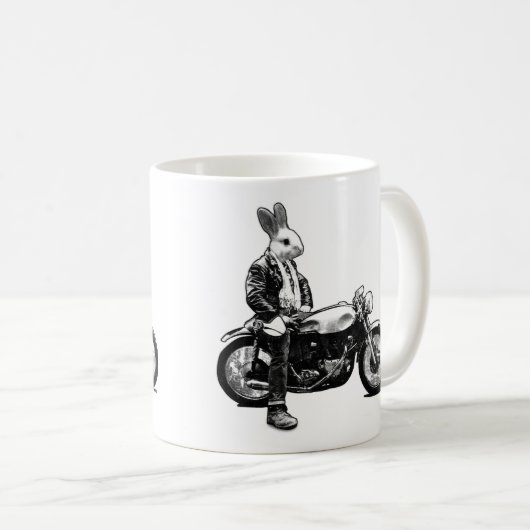 バニーのバイクもしくは自転車に乗る人 コーヒーマグカップ (正面右)