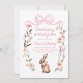 バニーの最初の誕生日の招待ワイルドフラワーボウ 招待状 (正面)