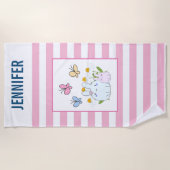バニーの花と蝶パーソナライズされた ビーチタオル (正面)