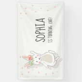 バニーの誕生日の旗の最初ピンクの女の子イースター 横断幕 (縦)