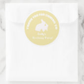 バニーの誕生日パ感謝していーティー黄色のステッカー。 ラウンドシール (バッグ)