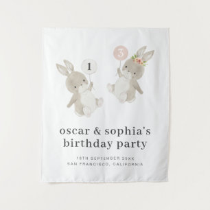 バニーボーイガールジョイント誕生日招待状 タペストリー