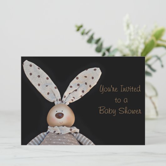 バニーユニセックスベビーシャワー招待状オンブラック 招待状 (スタンド正面)