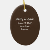 バニーラビットズ新郎新婦結婚のカスタム セラミックオーナメント (裏面)