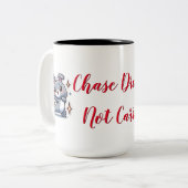 バニー愛好家のためのニンジンではなく、夢を追う ツートーンマグカップ (正面左)