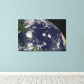 バハマを通過するハリケーン・アイリーン。 キャンバスプリント (インサイチュ (ウッドフロア))